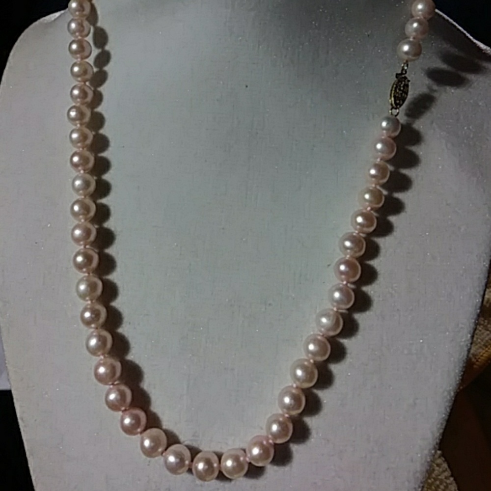 18 in fresh water Pink Pearls new 14 k gold clasp